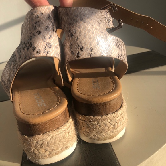 Snakeskin chunky sandal - Picture 3 of 4